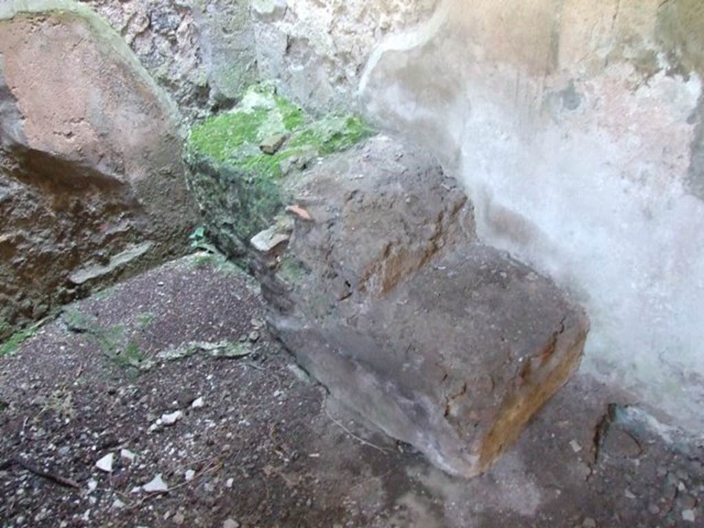 V.2.i Pompeii. March 2009. Room 3a, Small stairs.
