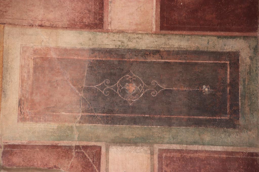 V.2.i Pompeii. October 2023. Room 1, detail from upper north wall in atrium at east end. Photo courtesy of Klaus Heese.