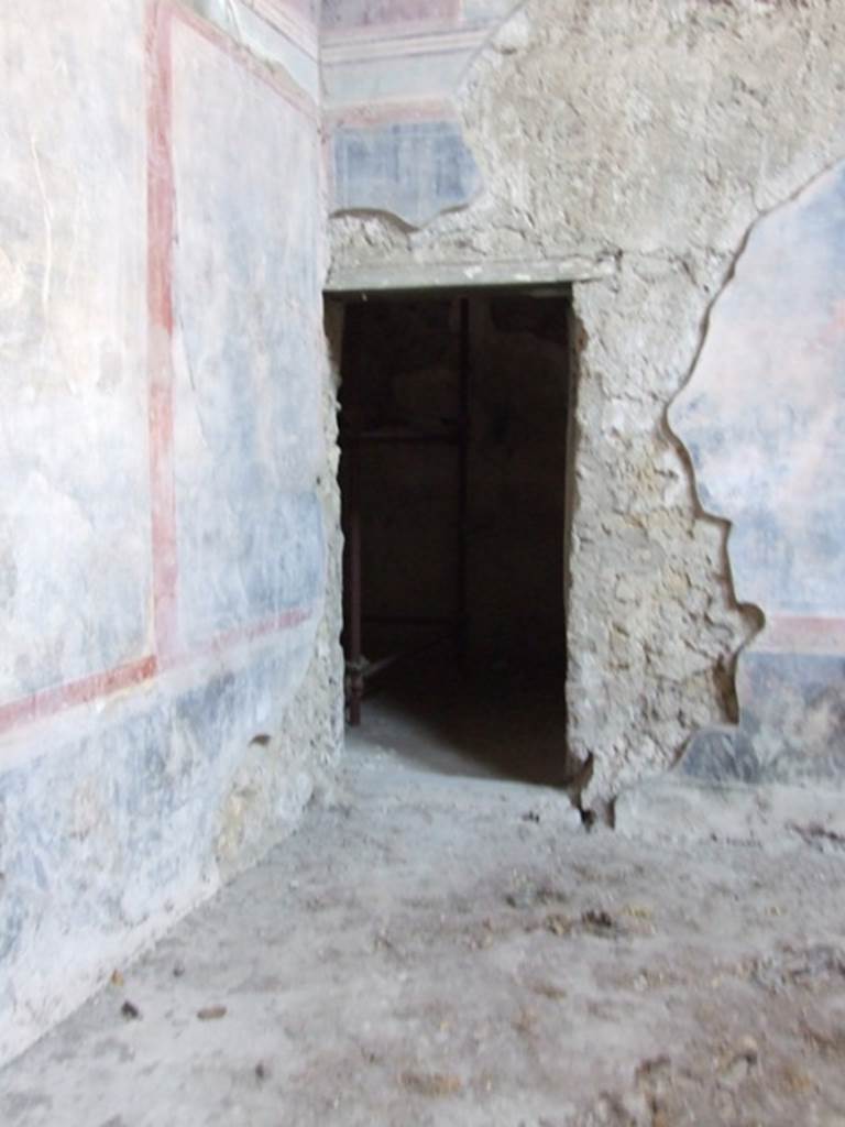 V.2.i Pompeii. December 2007. Room 3. Entrance..