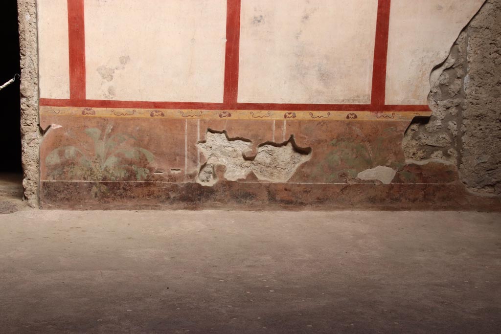 V.2.i Pompeii. October 2023. Room 1, lower east wall, zoccolo on south side of doorway to room 4, on left. Photo courtesy of Klaus Heese.