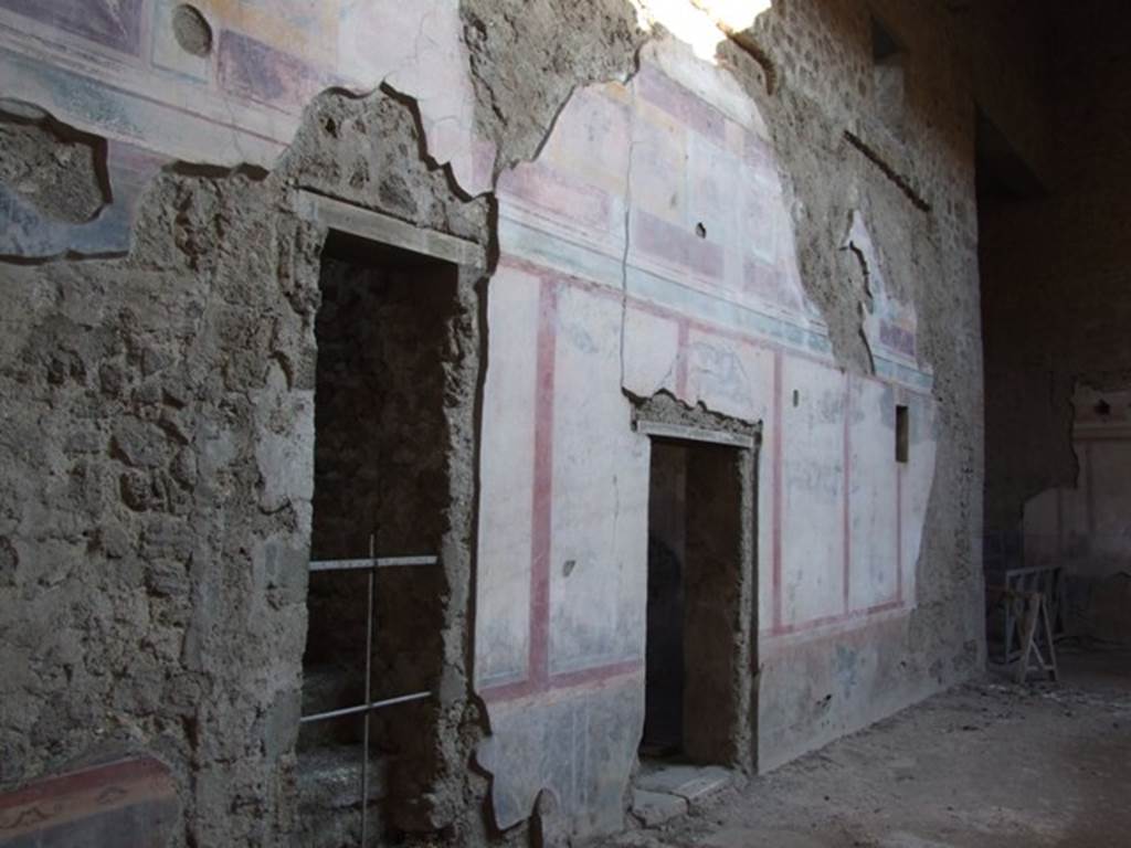 V.2.i Pompeii. December 2007. East side of atrium, with stone stairs and Doorway to Room 4.