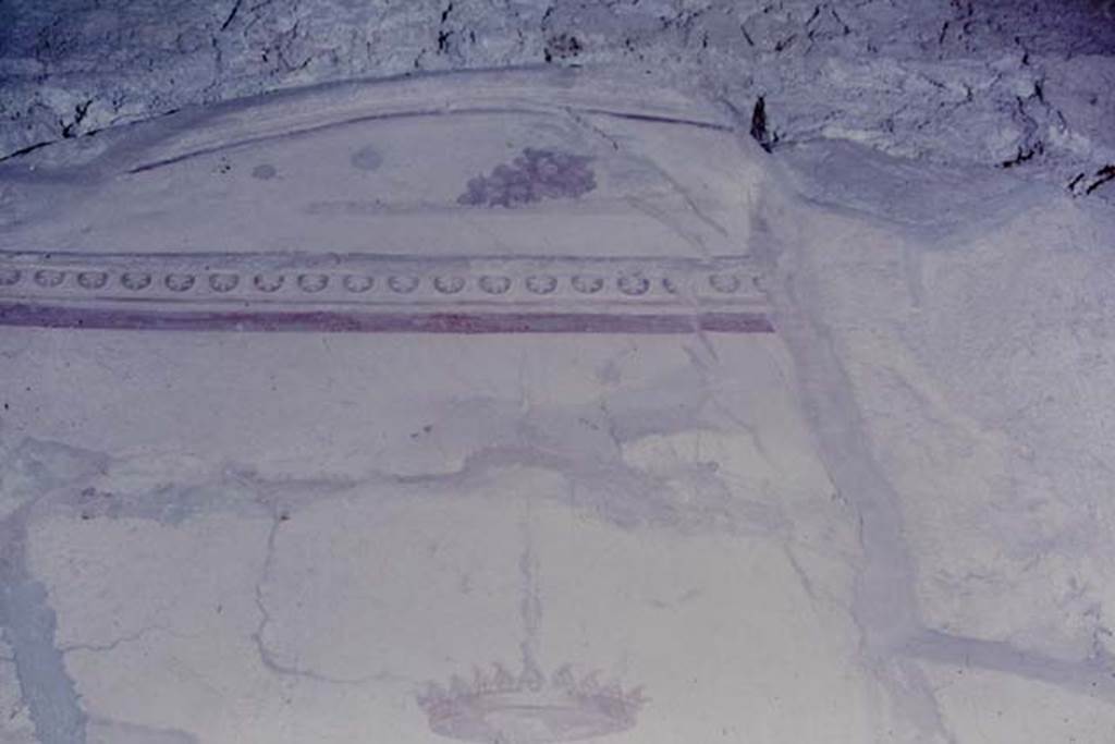 V.2.i Pompeii. 1968. Room 10, north end of corridor between atrium and peristyle.
White vaulted north wall with painted bunch of grapes at the centre.
Photo by Stanley A. Jashemski.
Source: The Wilhelmina and Stanley A. Jashemski archive in the University of Maryland Library, Special Collections (See collection page) and made available under the Creative Commons Attribution-Non Commercial License v.4. See Licence and use details.
J68f0774