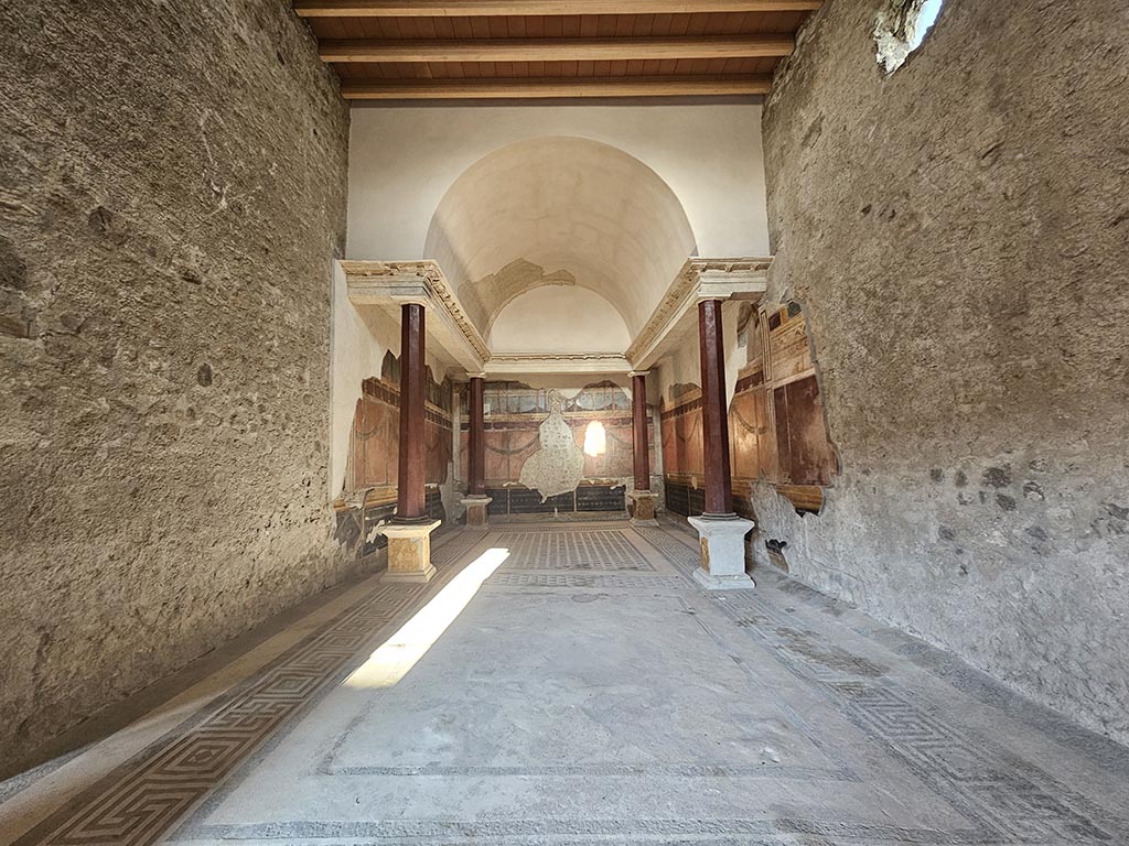 V.2.i Pompeii. November 2024. Oecus 21, looking east from portico. Photo courtesy of Annette Haug.