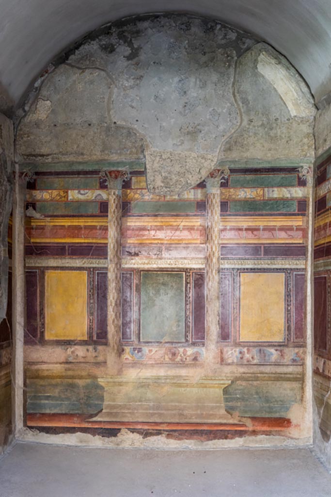 V.2.i Pompeii. March 2023.
Room 18, south wall of bedroom or small dining room. Photo courtesy of Johannes Eber.