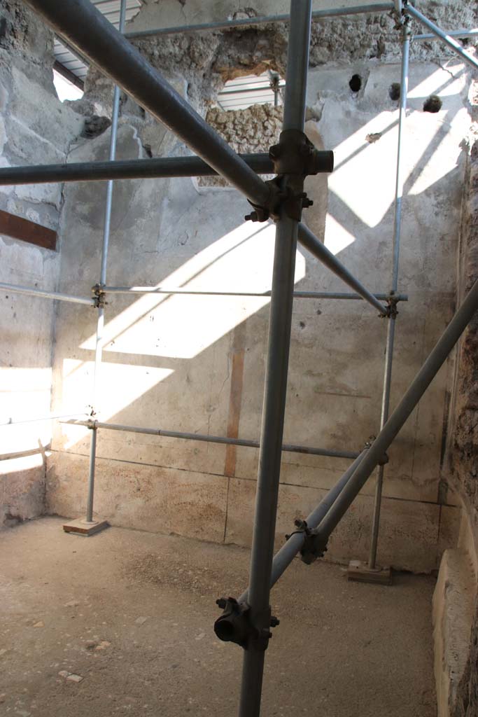 V.2.Pompeii. Casa di Orione. September 2021. 
Looking towards south wall in room A3. Photo courtesy of Klaus Heese.

