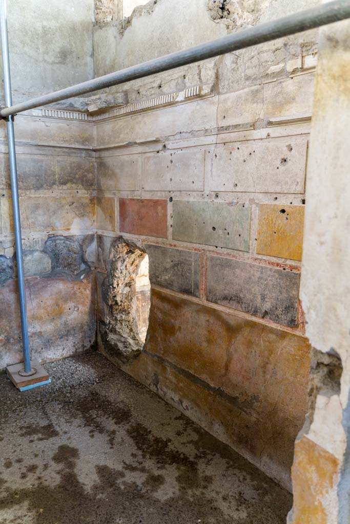 V.2 Pompeii. Casa di Orione. April 2022.
Room A11, looking south along west wall towards south-west corner.
Photo courtesy of Johannes Eber.