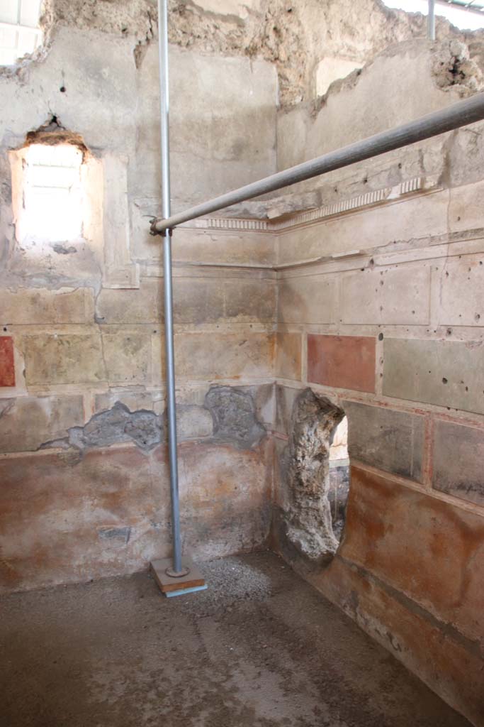 V.2.Pompeii. Casa di Orione. September 2021.
Room A11, looking towards south-west corner. Photo courtesy of Klaus Heese.