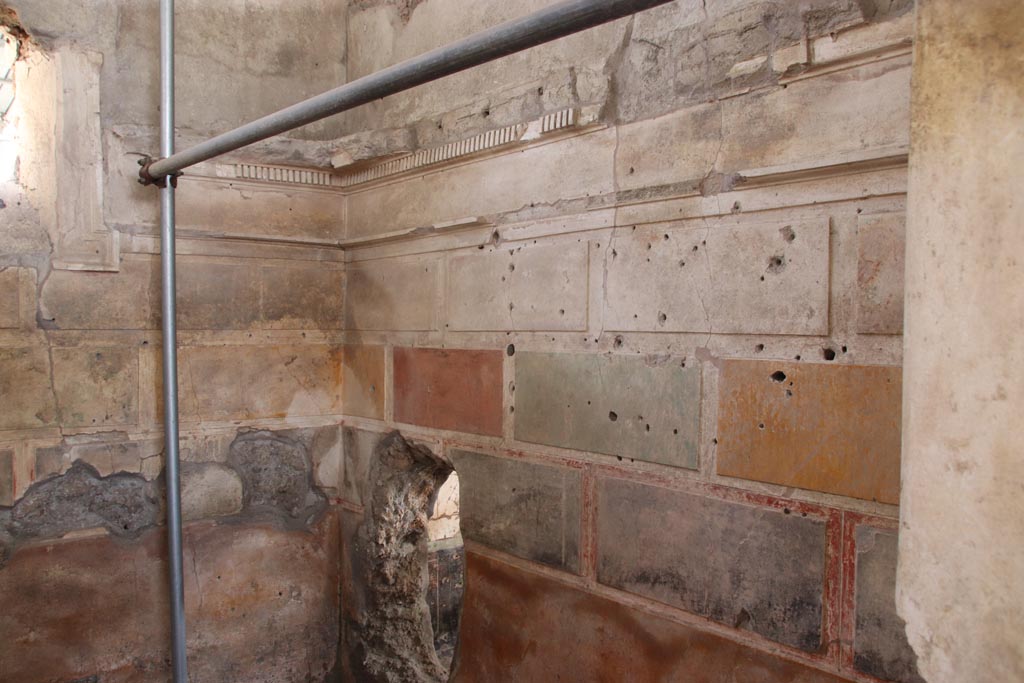 V.2 Pompeii. Casa di Orione. October 2022.
Room A11, looking south along west wall towards south-west corner. Photo courtesy of Klaus Heese.