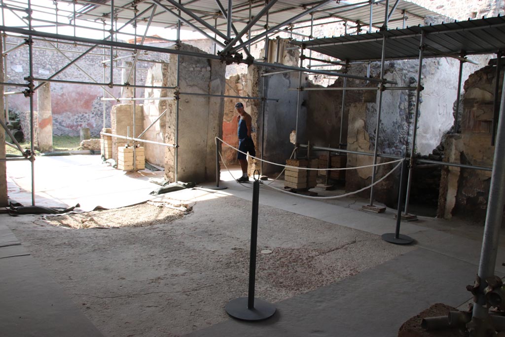 V.2 Pompeii. Casa di Orione. October 2022.
Atrium A12, looking towards tablinum (A7) in west wall and north-west corner. Photo courtesy of Klaus Heese.