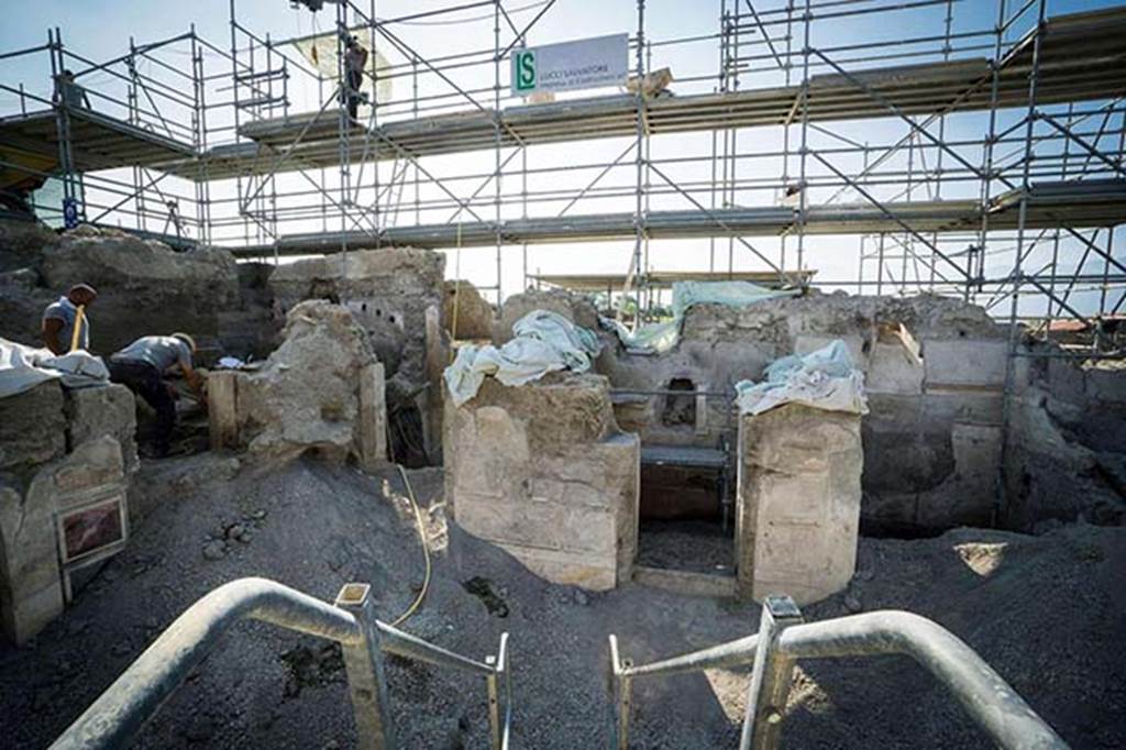 V.2.15 Pompeii. August 2018. Rooms on south side of atrium A12. A first style room A11 is in the centre.
Room A13, room with white walls with a floral design is on the right.
Left is room A17 and on the east side is room A3.
Photograph © Parco Archeologico di Pompei.