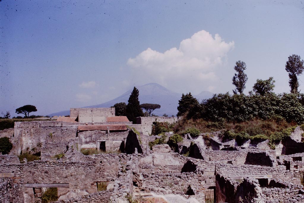 V.2.15 Pompeii, right of centre. 1964. Looking north across insula IX.5, and into the unexcavated V.2, on the right. Photo by Stanley A. Jashemski.
Source: The Wilhelmina and Stanley A. Jashemski archive in the University of Maryland Library, Special Collections (See collection page) and made available under the Creative Commons Attribution-Non Commercial License v.4. See Licence and use details.
J64f1271