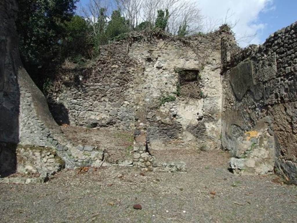 V.3.2 Pompeii. March 2009. North side of workshop, and two rear rooms.