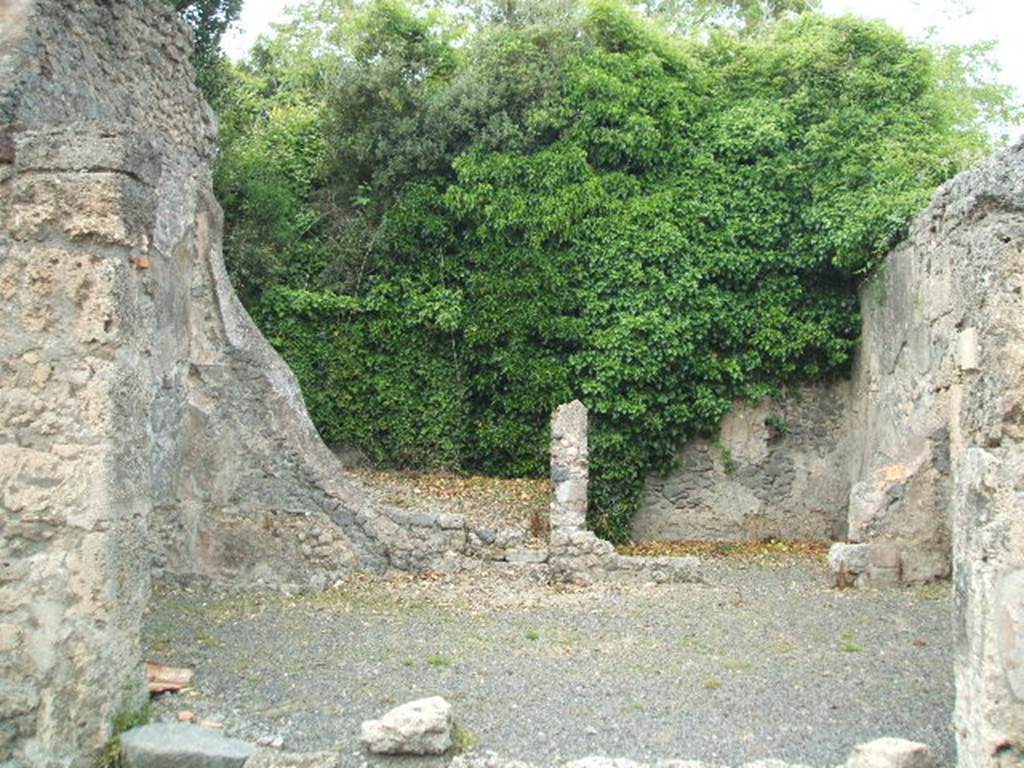 V.3.2 Pompeii. September 2004. Workshop, looking north to rear rooms.