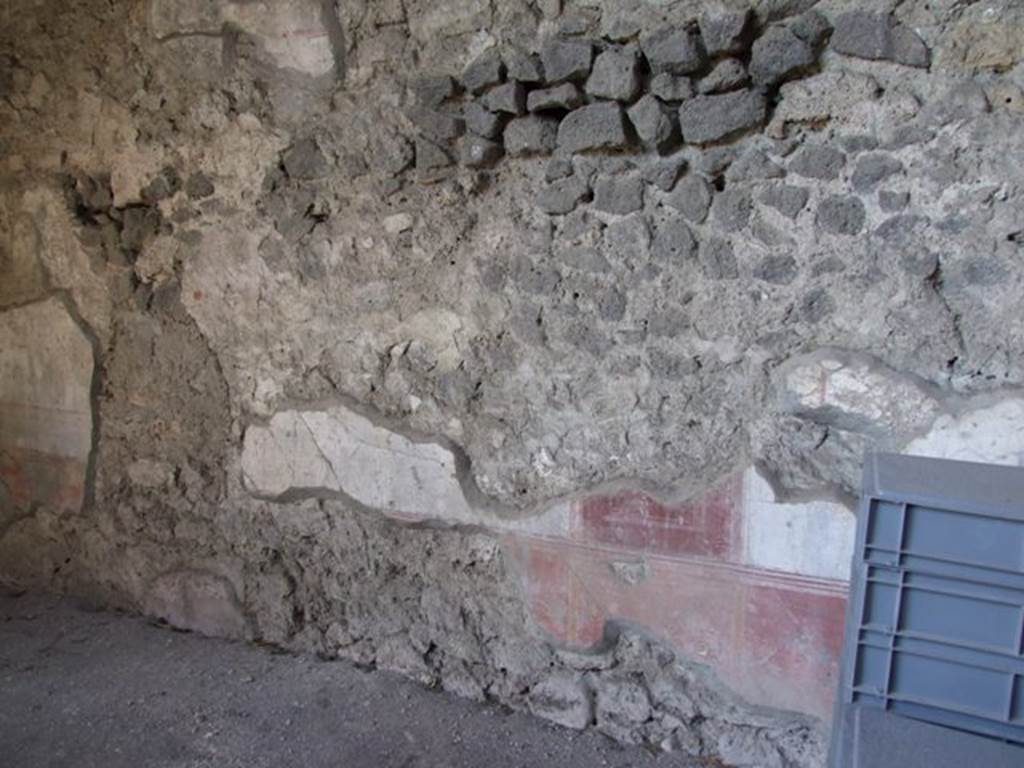 V.3.4 Pompeii. March 2009. Triclinium. South wall.