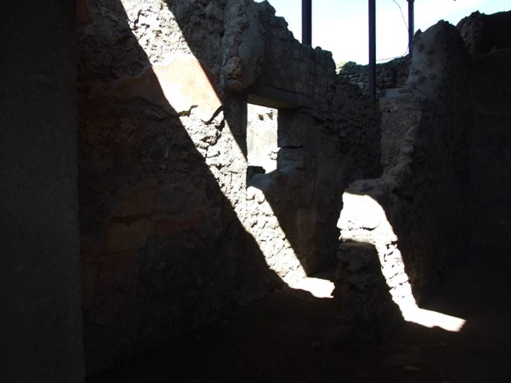 V.3.4 Pompeii. March 2009. North wall of Front room on east side of Tablinum, and Corridor to rear.