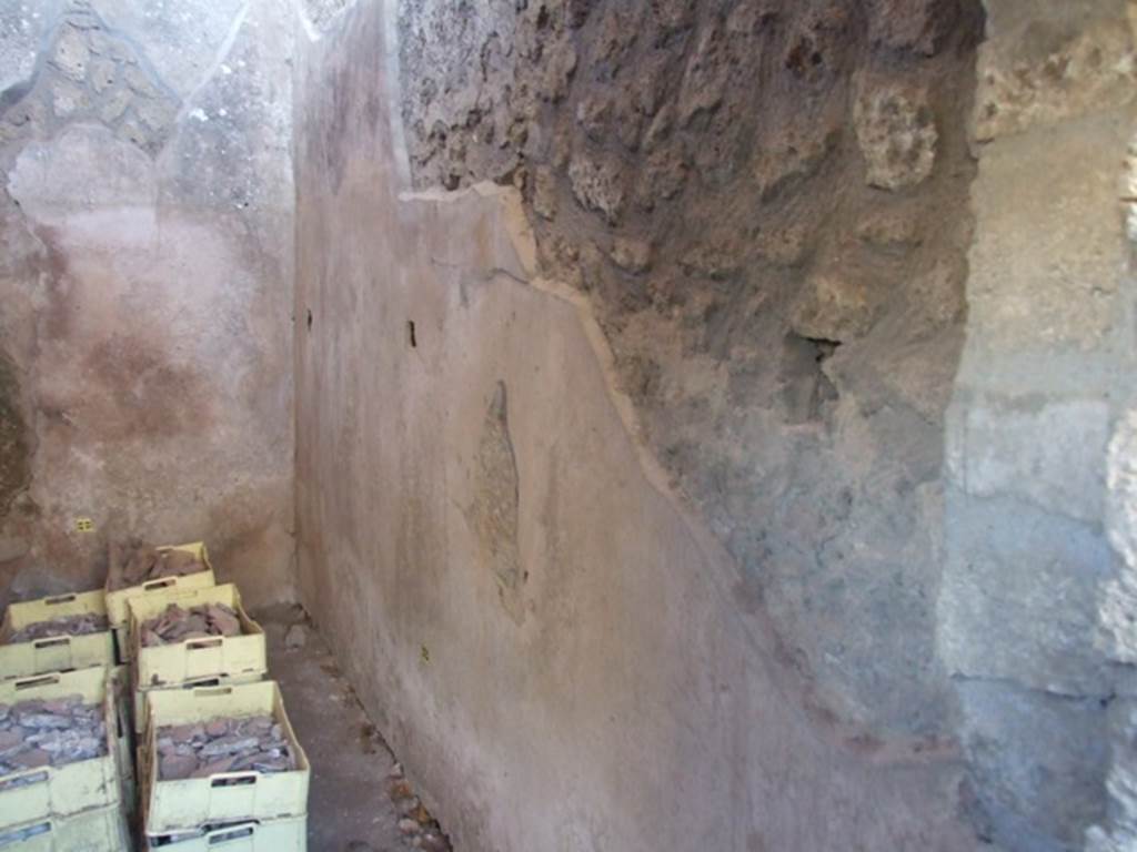 V.3.4 Pompeii. March 2009. Small room, West wall with remains of shelving supports.
