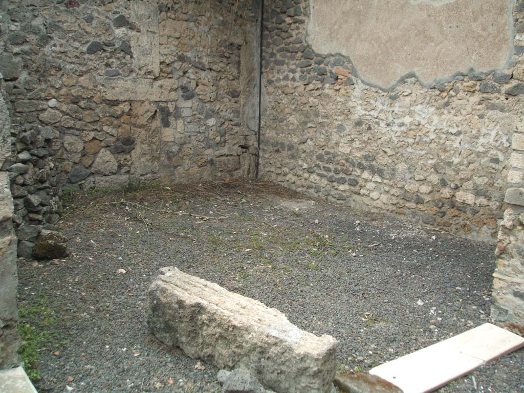 V.3.4 Pompeii, May 2005.Second joined room.