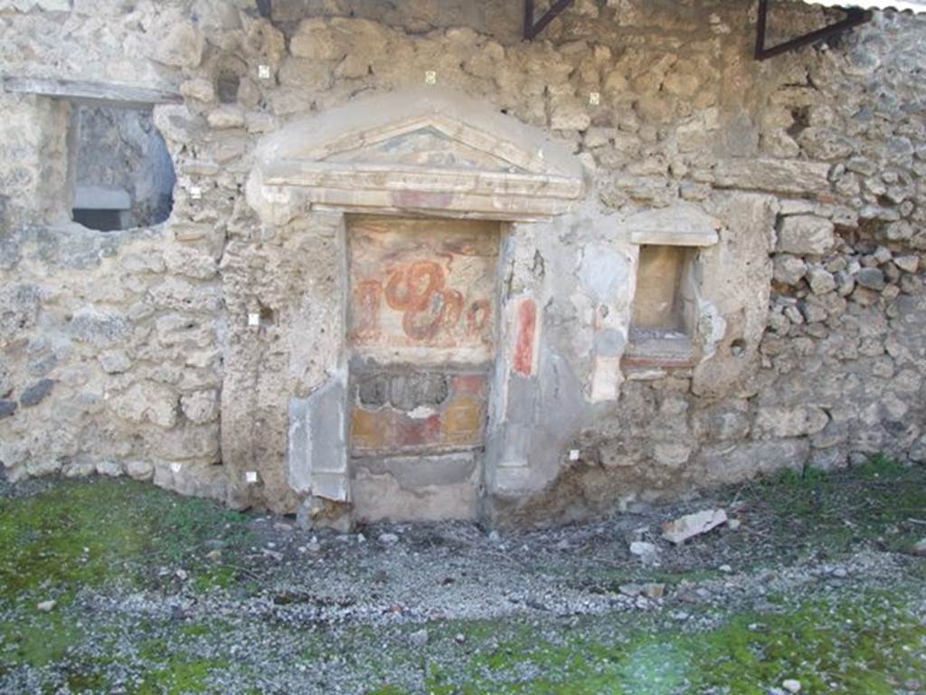 V.3.7 Pompeii. March 2009. West wall of the garden area. Aedicula lararium, with second niche.
For description by E. Gabrici, see Notizie degli Scavi, 1902, p.206, found December 1901.