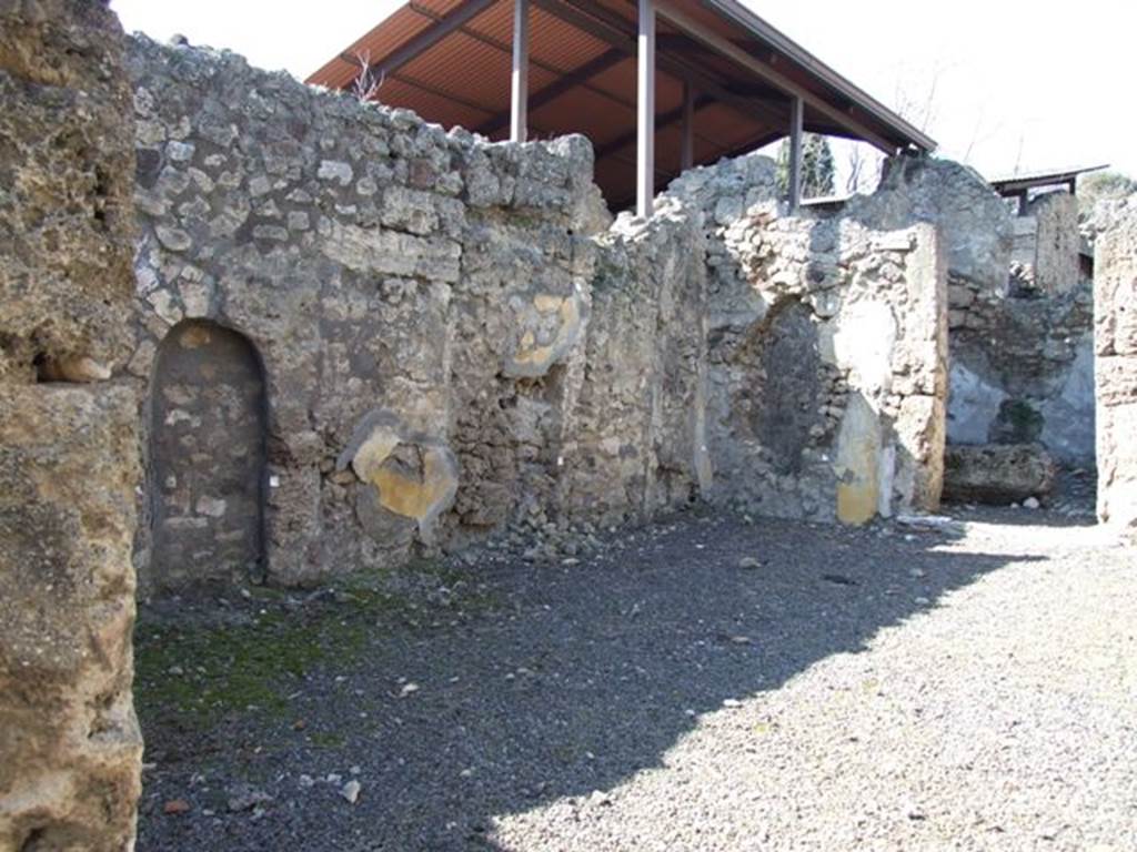 V.3.7 Pompeii. March 2009. Atrium. West wall