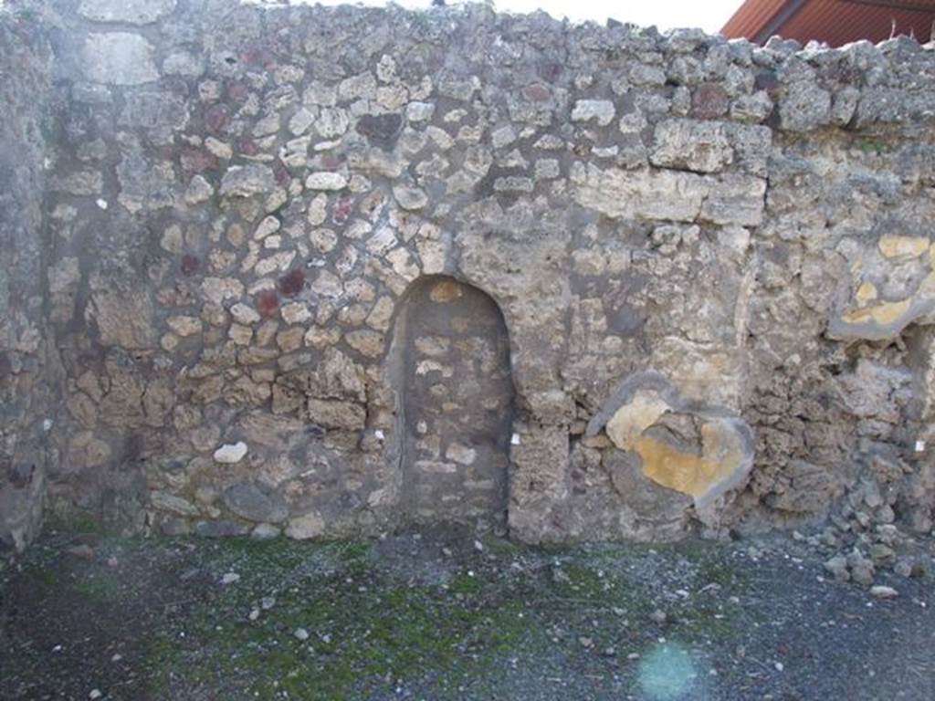 V.3.7 Pompeii. March 2009. Arched Niche in West wall.