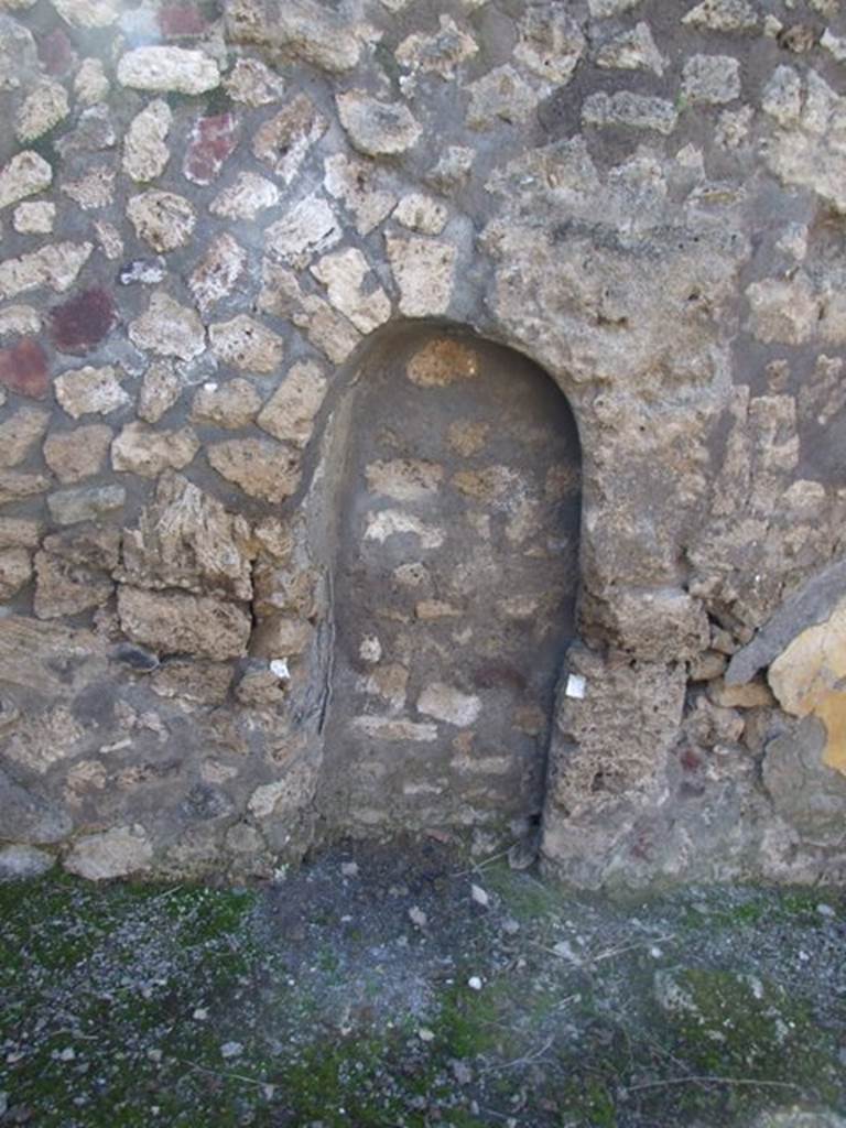 V.3.7 Pompeii. March 2009. Arched Niche in West wall.