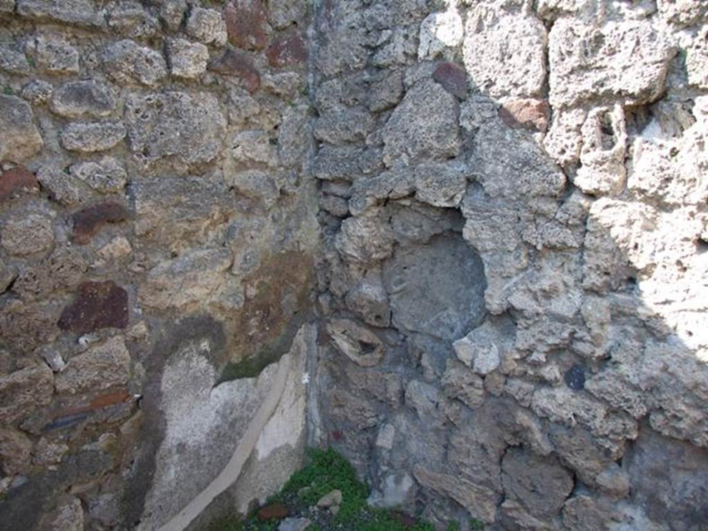 V.3.7 Pompeii. March 2009. Cubiculum. North west corner.