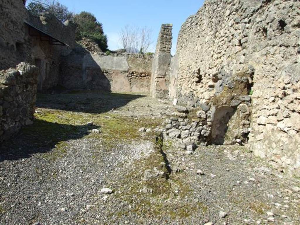 V.3.7 Pompeii. March 2009. Looking north to Garden area from andron.