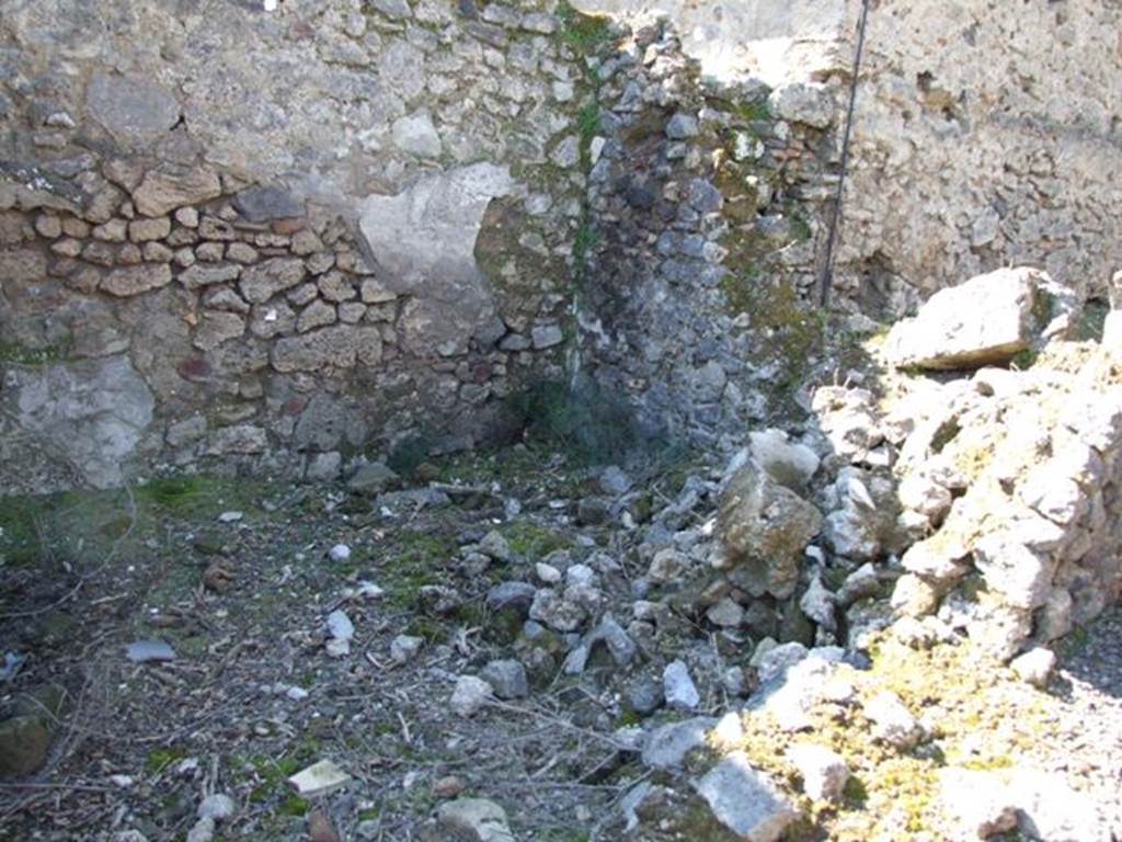 V.3.7 Pompeii. March 2009. Cubiculum. North west corner.