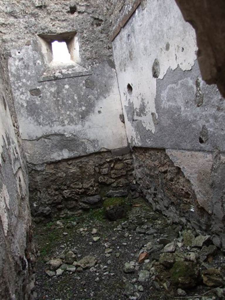 V.3.8 Pompeii. December 2007. Latrine.