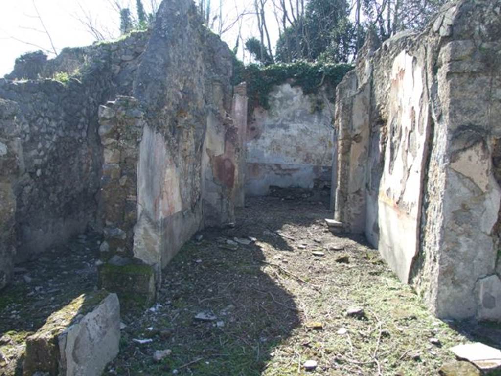 V.3.10 Pompeii. March 2009. Tablinum. Looking west through to small room with rectangular niche.