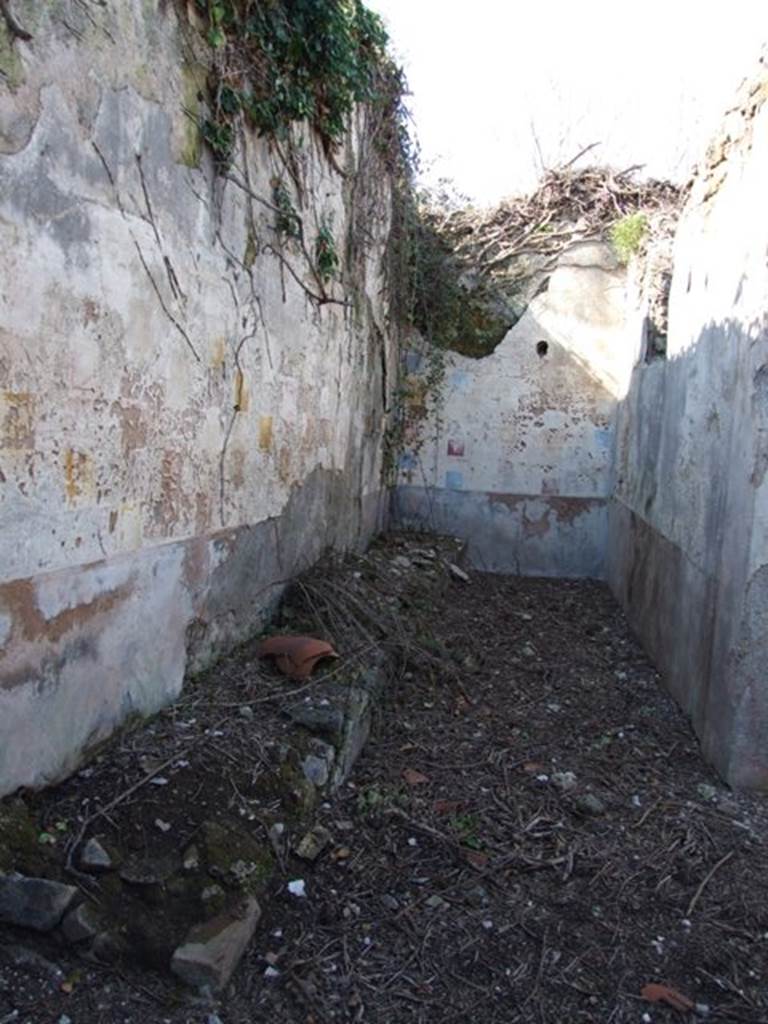 V.3.10 Pompeii. March 2009. Raised planting bed and site of east portico in garden area. Looking north.