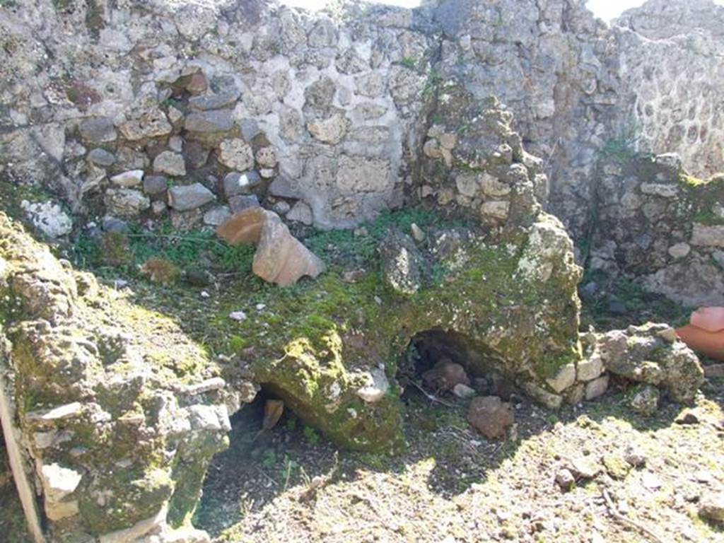 V.3.10 Pompeii. March 2009. Hearth on south wall of kitchen. According to Boyce, a single serpent was painted on the wall beside the hearth. No longer visible. He quoted Not.Scavi, 1902,203 as his reference. See Boyce G. K., 1937. Corpus of the Lararia of Pompeii. Rome: MAAR 14. (p.39, no.115)