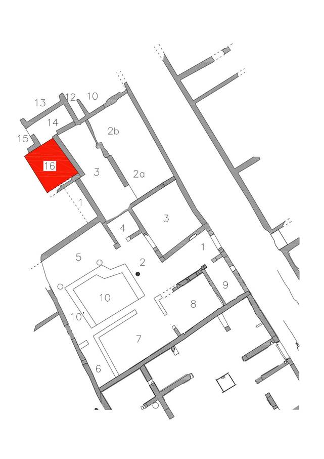 V.3.13 Pompeii. August 2022. Outline plan by Parco Archeologico di Pompeii.
Rooms 1, 2a, 2b, 3 are part of V.3.13.
Rooms 1 to 10 below it are in V.3.12 House of M. Samellius Modestus (?) or Casa della Duchessa d'Aosta.
Rooms 10- 16 above are part of a separate house (see V.3.14) to the north of the Casa del Larario.
Planimetria di massima del Parco Archeologico di Pompei.
Le stanze 1, 2a, 2b, 3 fanno parte di V.3.13.
Le stanze da 1 a 10 sottostanti si trovano in V.3.12 Casa di M. Samellio Modesto (?) o Casa della Duchessa d'Aosta.
Le stanze 10-16 di cui sopra fanno parte di una casa separata (vedi V.3.14) a nord della Casa del Larario.
Photograph © Parco Archeologico di Pompei.