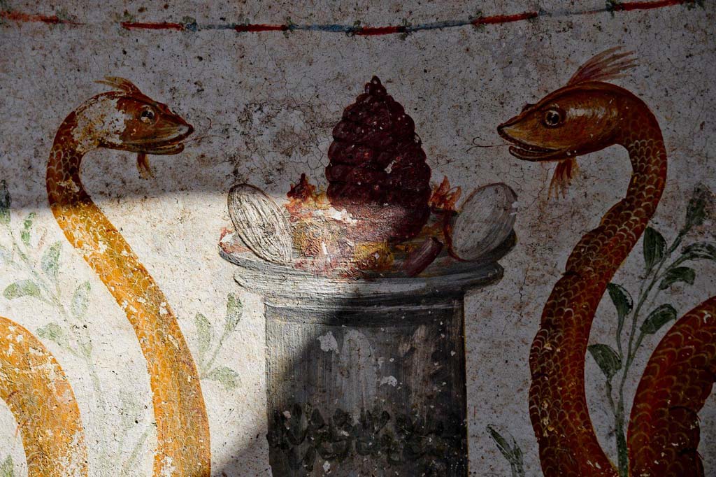 V.3.13 Pompeii. 2018. Room 2a. Lararium. East wall.
Below, we see two large 'agathodaemon' serpents (good daemons), which symbolise prosperity and good luck.
Parete est. Al di sotto, due grandi serpenti "agatodemoni" (demone buono), simbolo di prosperità e buon auspicio.
Photograph © Parco Archeologico di Pompei.