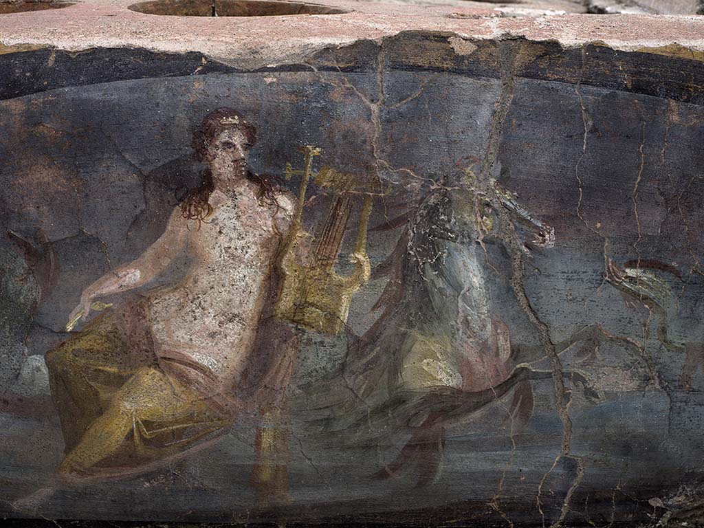 V.3 Pompeii, Thermopolium with painting of nereid. December 2020. On the front of the counter is the image of a Nereid on a horse in a marine environment.

V.3 Pompei, Termopolio con dipinto di nereide e anfore. Dicembre 2020. Sul fronte, l'immagine di una Nereide a cavallo in ambiente marino.

Photo by Luigi Spina courtesy of Parco Archeologico di Pompei.
