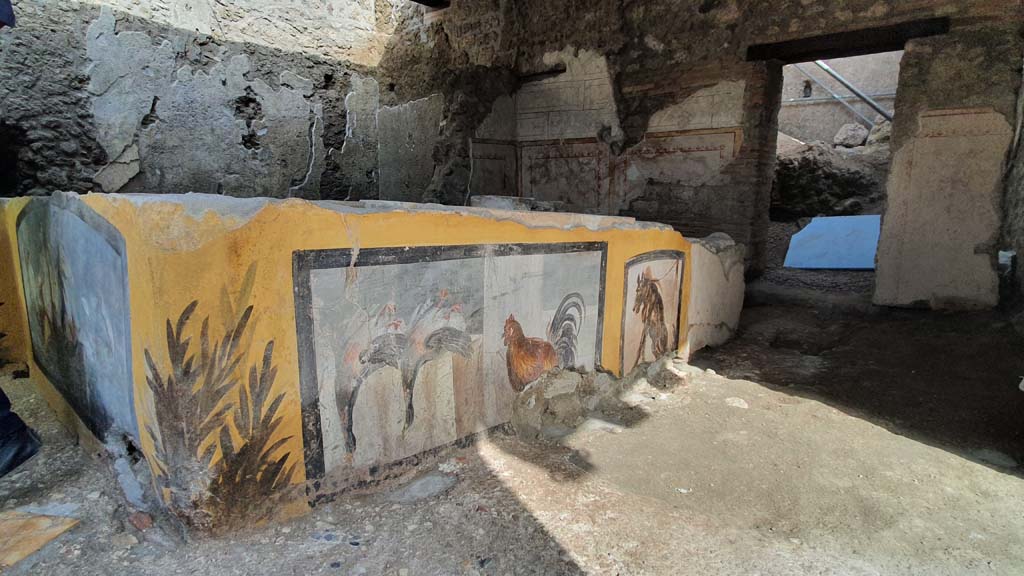 V.3, Pompeii. August 2021. Looking south-east across counter in thermopolium.
Foto Annette Haug, ERC Grant 681269 DÉCOR.
