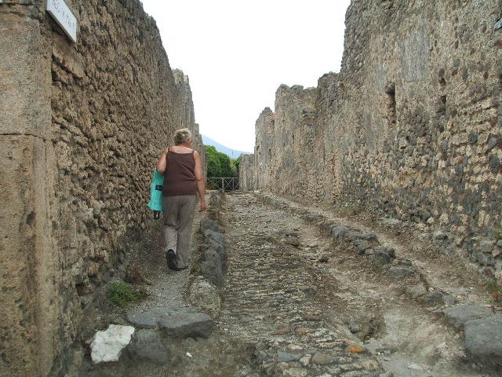 V.3 Vico di M L Frontone looking north Side wall of V.4.1