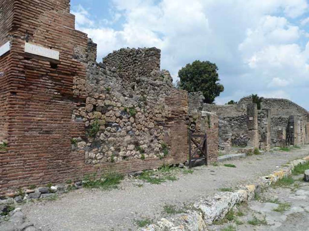 V.4.1 Pompeii. May 2010. Entrance and façade on Via di Nola, looking east.