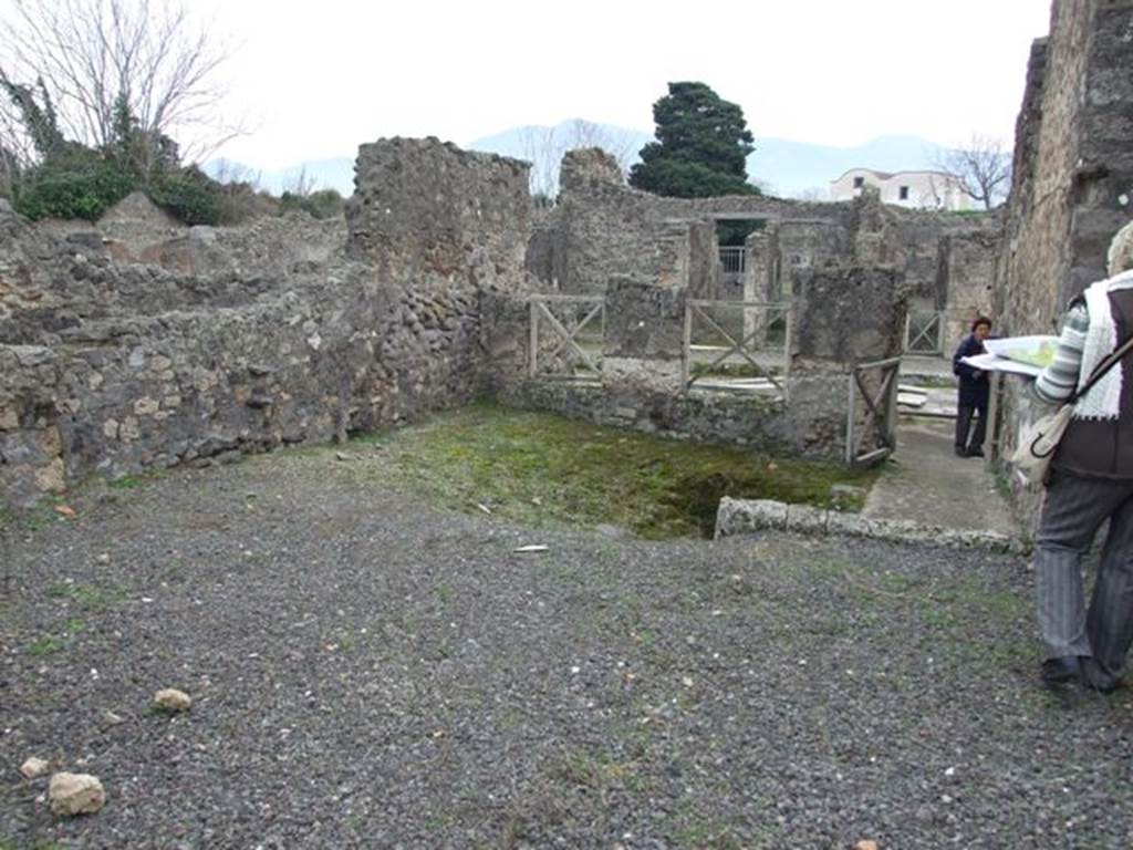 V.4.1 Pompeii. December 2007. Looking south to the remains of the front of the house. According to Garcia y Garcia, this area was bombed during the night of 16th September 1943. This caused the destruction of the atrium and of the three rooms to the east. Part of the eastern perimeter wall also fell. Garcia y Garcia said that in 1982, in one of these rooms he could see a large abyss caused by the subsidence of the floor into the underneath cistern. Perhaps this was the place where the bomb fell. See Garcia y Garcia, L., 2006. Danni di guerra a Pompei. Rome: L’Erma di Bretschneider. (p.62)