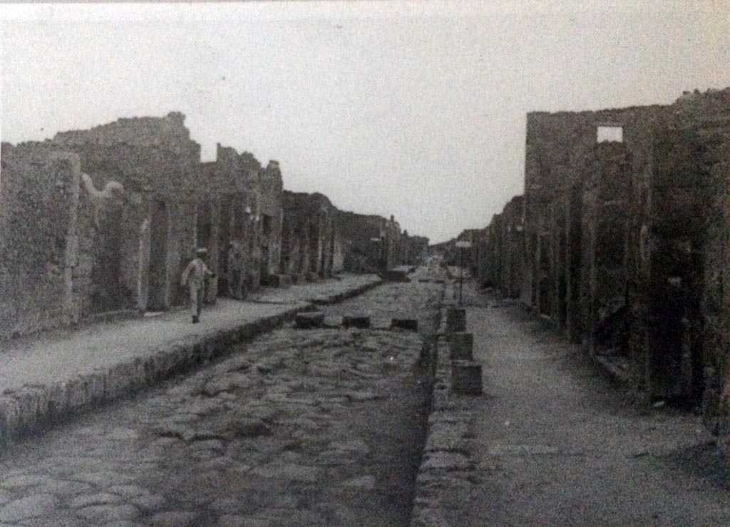 Via di Nola, 1955. Looking west from outside V.4.6, on right.
Image taken in 1955 by an officer serving aboard the HMS Ark Royal. Photo courtesy of Rick Bauer.
Note the column “stumps” along the edge of V.4, outside of the entrances of V.4.3/4/5.
According to CTP, “Of the three columns on the sidewalk in front of numbers 3, 4 and 5, drawn by Mau, no traces remain in situ.
It should be noted that Spinazzola drew up a reconstruction of these, showing four columns (Spinazzola, 1, 1953, p.115, fig.140).”
See Van der Poel, H. B., 1986. Corpus Topographicum Pompeianum, Part IIIA. Austin: University of Texas. (p.78).
