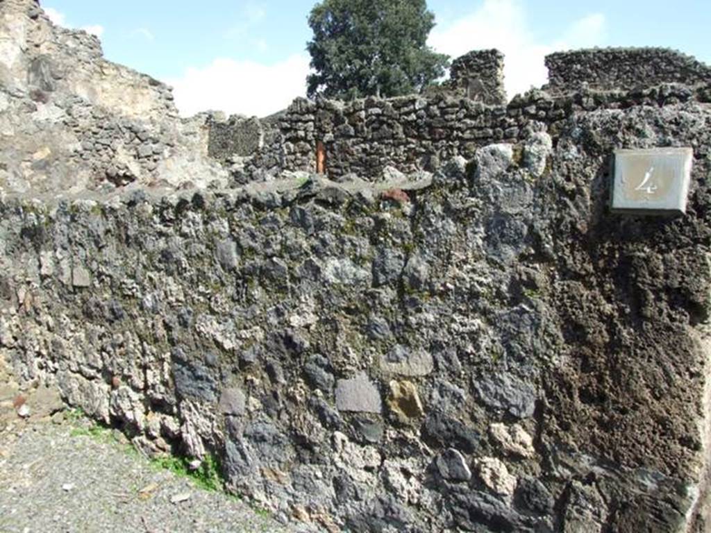 V.4.4 Pompeii. March 2009. East wall.