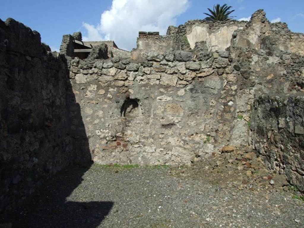 V.4.4 Pompeii. March 2009. North wall, with niche.