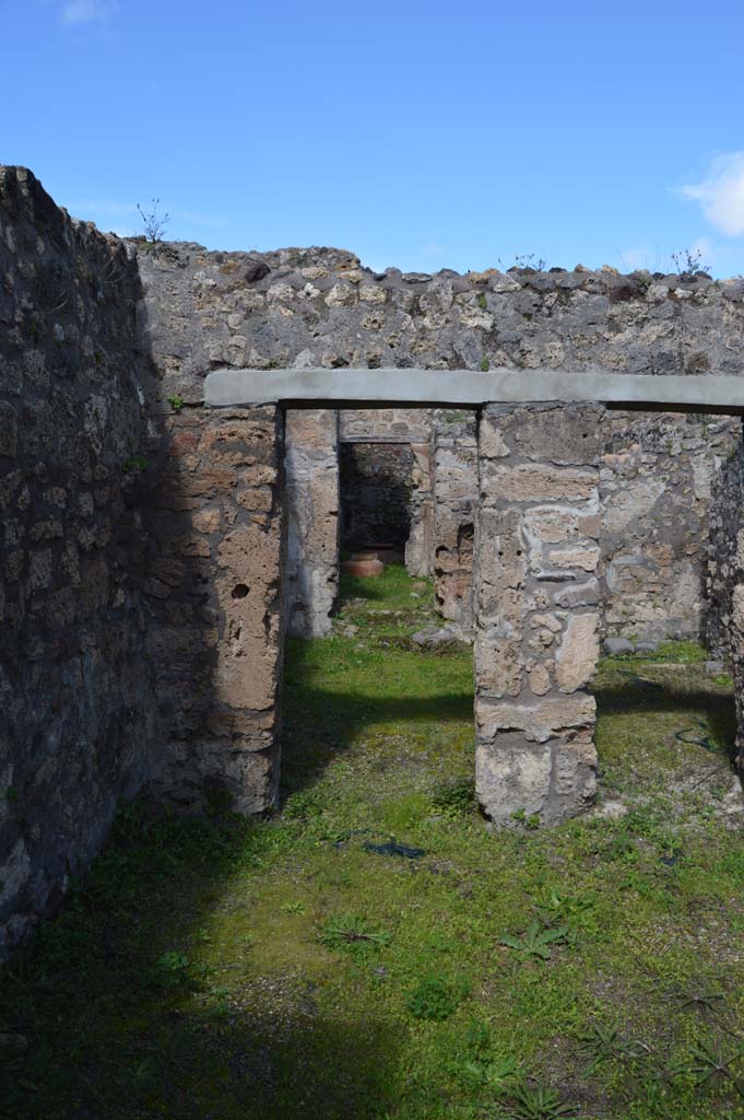 V.4.6 Pompeii. March 2018. Looking north from entrance doorway.
Foto Taylor Lauritsen, ERC Grant 681269 DÉCOR.