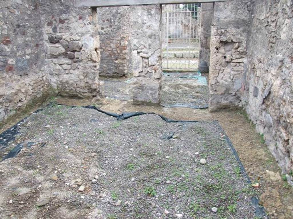 V.4.6/7 Pompeii. December 2007. Looking from second rear room of shop to entrance on Via di Nola.
According to Sogliano –
found in this rear room where one entered from the doorway at V.4.8, (on the left, but doorway not included in the photo) were two skeletons, with other finds.
See Notizie degli Scavi di Antichità, 1899, (p.103)