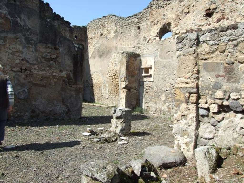 V.4.9 Pompeii. March 2009. Looking north west across atrium.