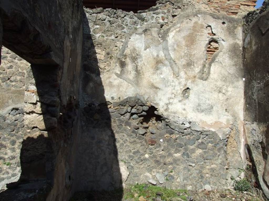 V.4.9 Pompeii. March 2009. Triclinium. North wall.