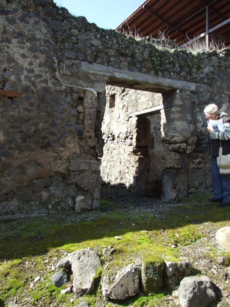V.4.10 Pompeii. March 2009. Entrance.
