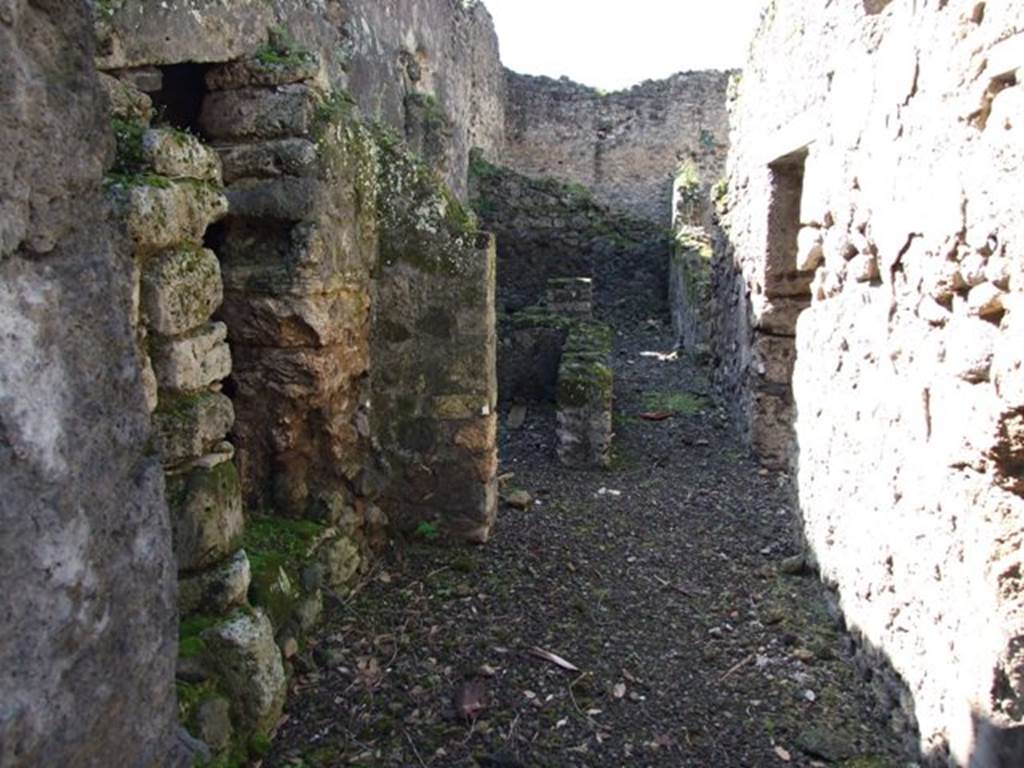 V.4.10 Pompeii. March 2009. Looking west along entrance corridor.