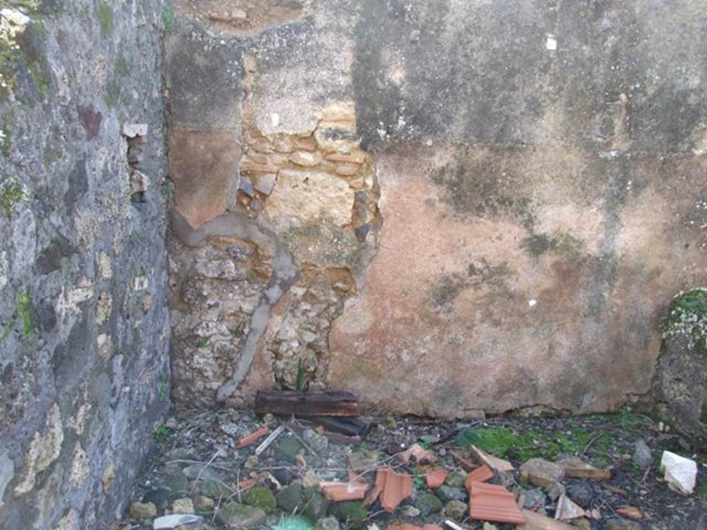 V.4.10 Pompeii. March 2009. Small room.