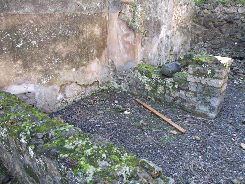 V.4.10 Pompeii. March 2009. Small open room on south side.